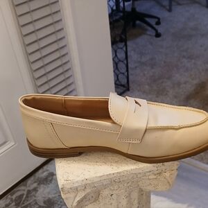 OLD NAVY WOMEN'S STONE LOAFERS SIZE 7.5